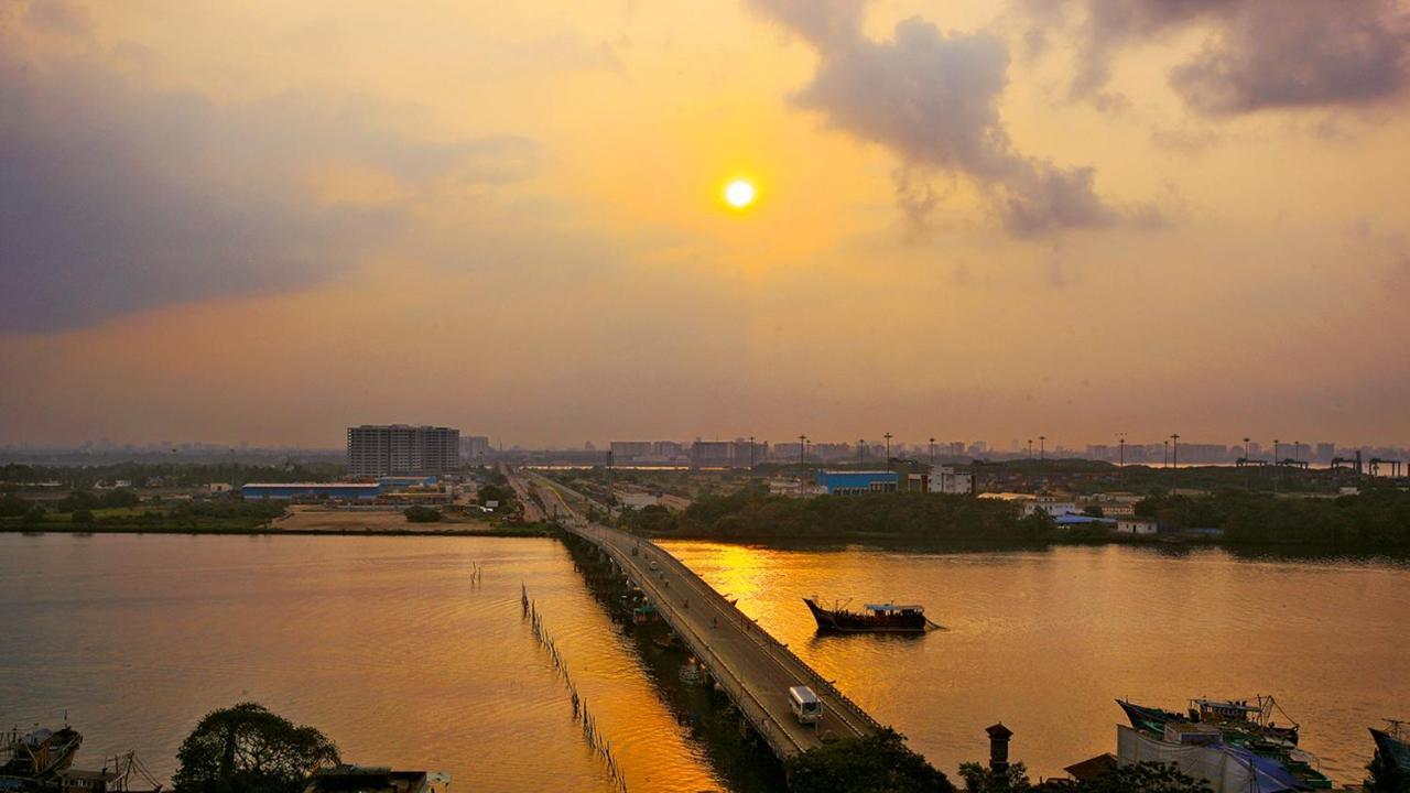 Le Maritime, Kochi By Westbridge Hotel Exterior photo