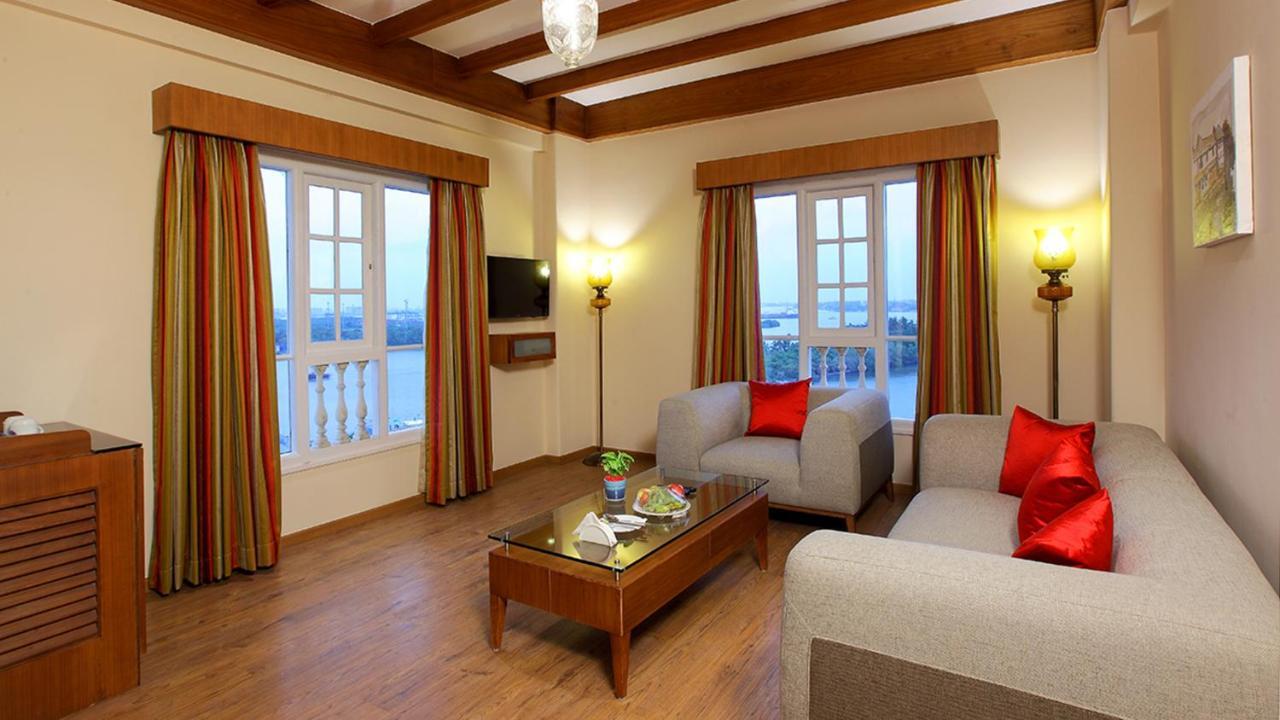 Le Maritime, Kochi By Westbridge Hotel Exterior photo