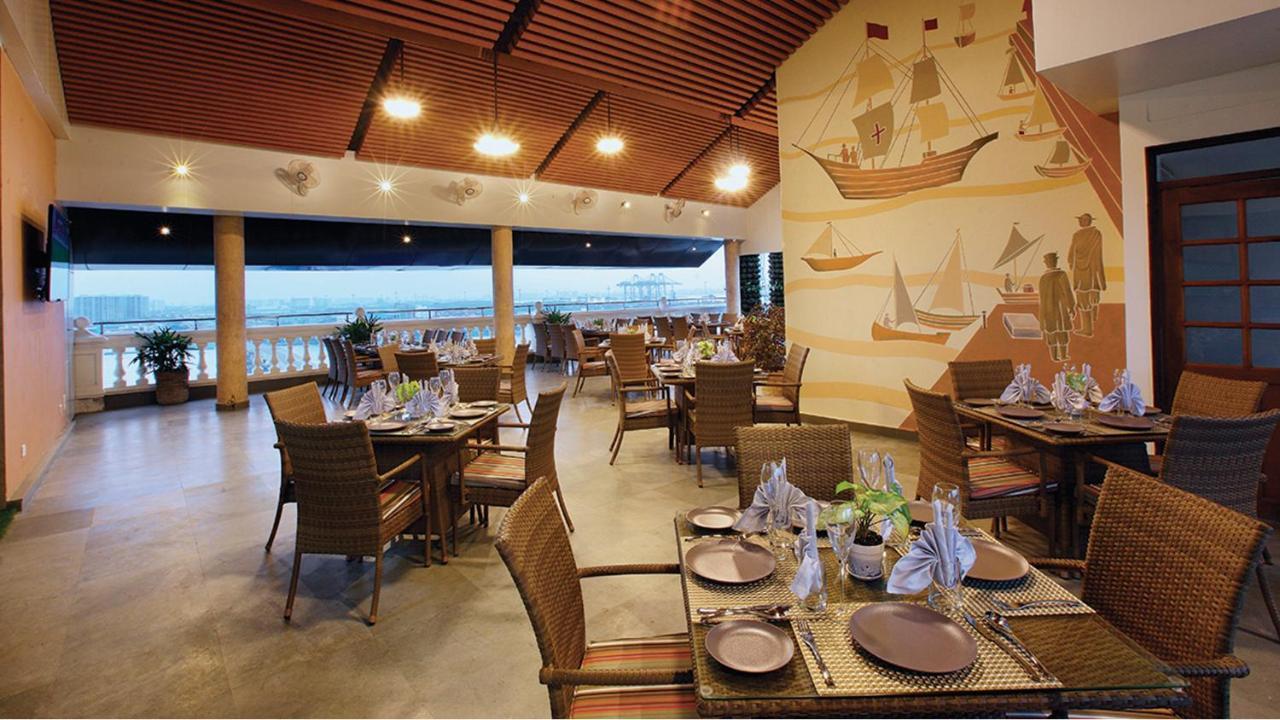 Le Maritime, Kochi By Westbridge Hotel Exterior photo