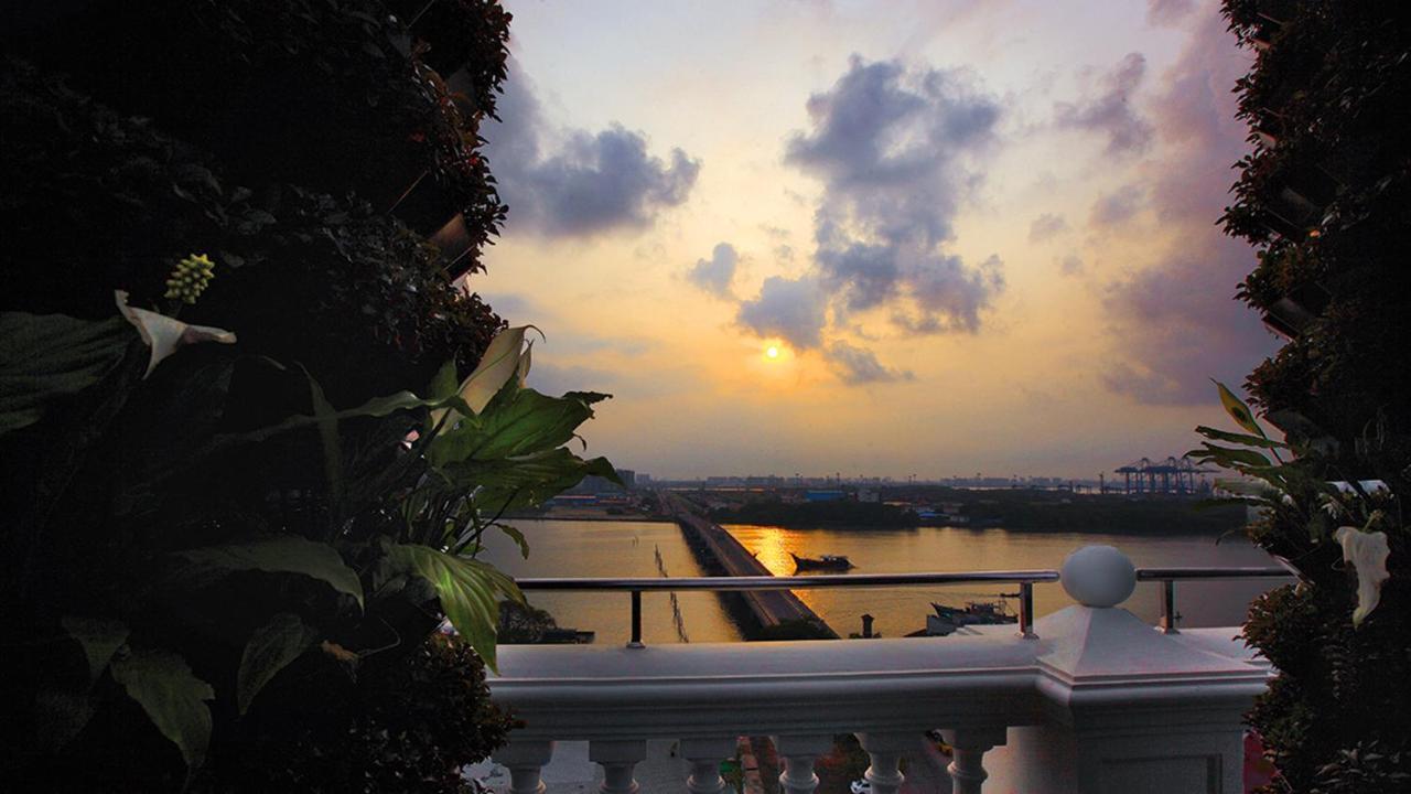 Le Maritime, Kochi By Westbridge Hotel Exterior photo