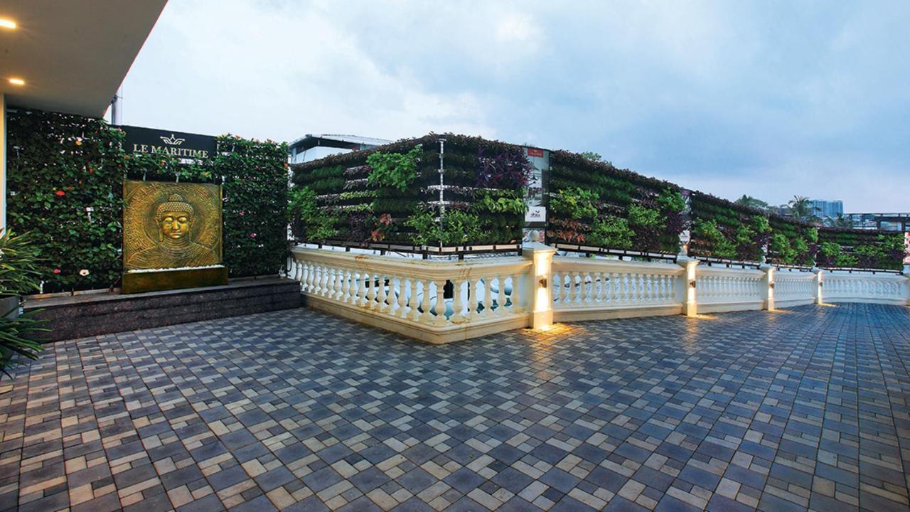 Le Maritime, Kochi By Westbridge Hotel Exterior photo
