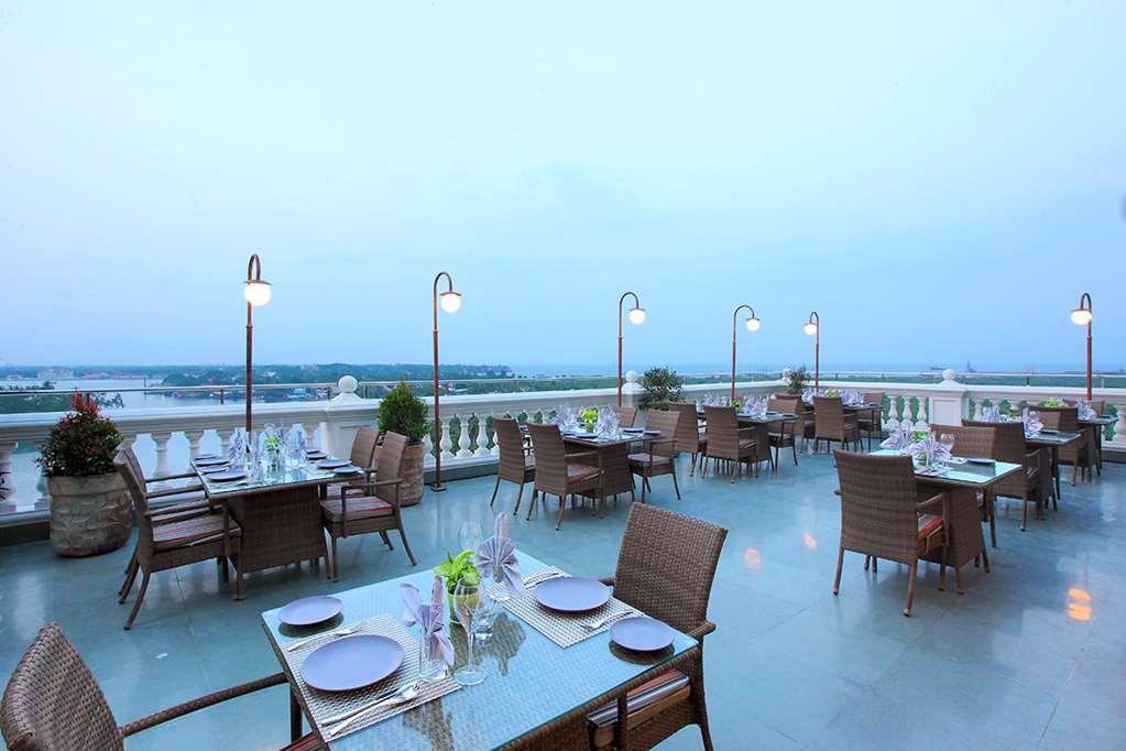 Le Maritime, Kochi By Westbridge Hotel Exterior photo